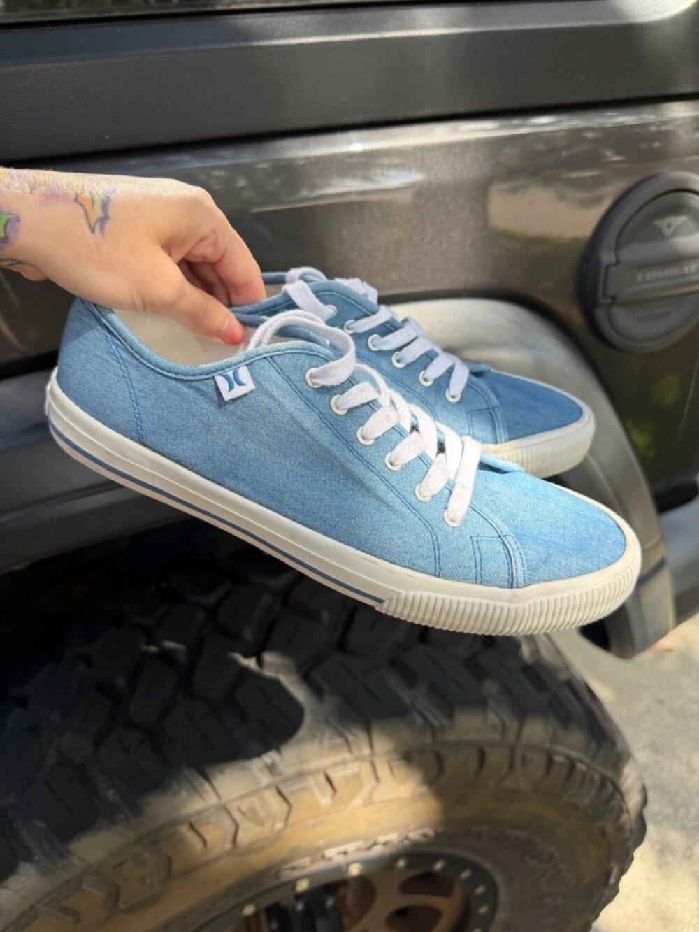 Light Blue Chambray Canvas Low Top Lace Up Sneakers Women's 10 Beach Casual